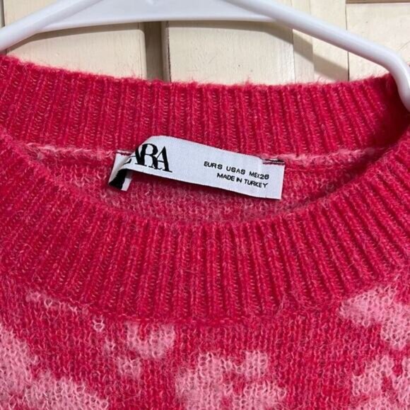 Zara size small bright pink floral cropped sweater - Picture 2 of 3